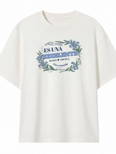 Camiseta Oversize unisex 240 gsm. «Corona ovalada de flores cottage»