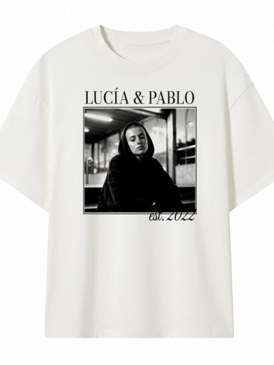 Camiseta Oversize unisex 240 gsm. «Foto en blanco y negro y texto»